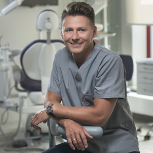 Bartosz Bagiński – specjalista chirurgii stomatologicznej